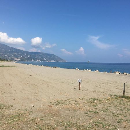 Giardino Sul Mare Bed & Breakfast Patti Exterior photo